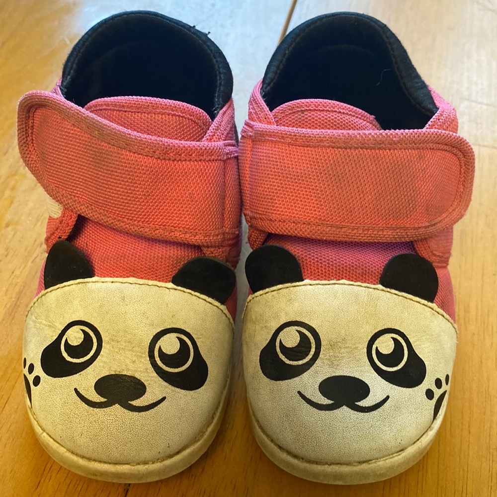 Ikiki squeaky shoes- toddler size 7